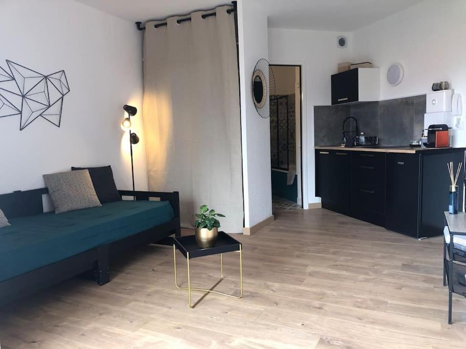 Studio Moderne, Terrasse Et Parking โรม็อง-ซูร์-อีแซร์ ภายนอก รูปภาพ